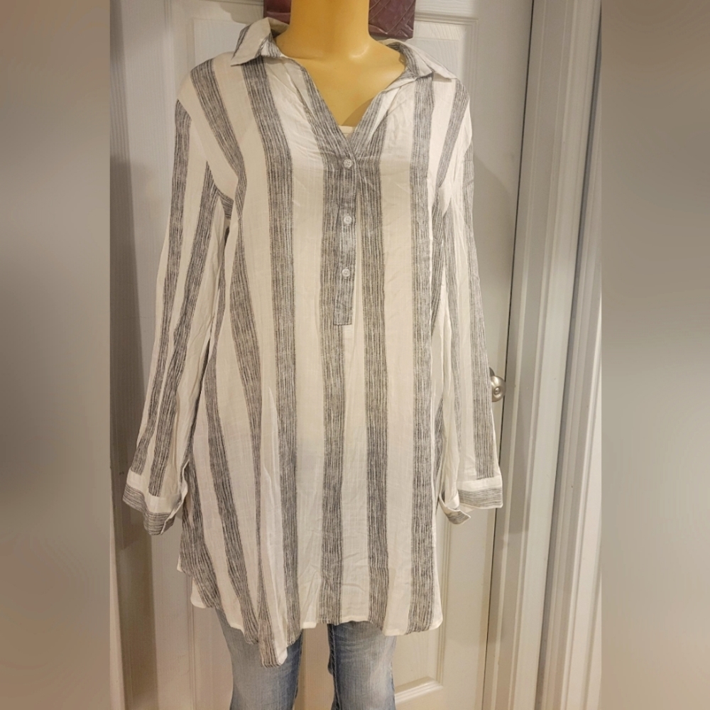 Lara Fashion NWT button up shirt size L